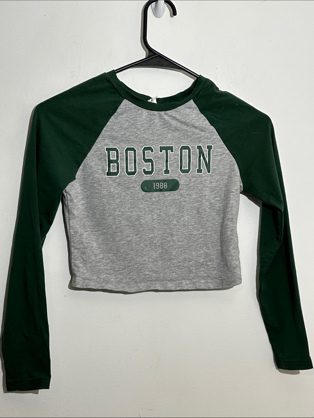 SHEIN Gray & Dark Green Boston Raglan Long Sleeve Crop Top
